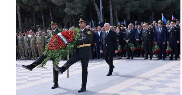 Sumqayıtda şəhidlərin xatirəsi anılıb — FOTOLAR