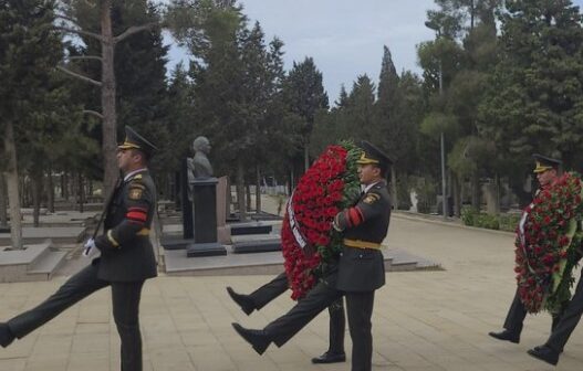 Prezident və birinci xanım Fatma Səttarovanın dəfn mərasiminə əklil göndərdi (FOTO)