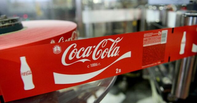 “Coca-Cola” onmilyonlarla şüşəni geri çağırır – Tərkibində təhlükəli hissəciklər var – ŞOK