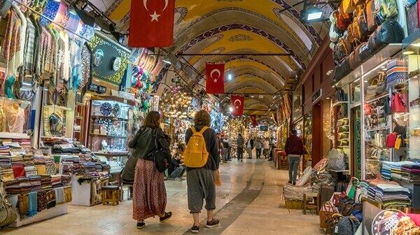 Mədəniyyət və dəbin bir araya gəldiyi məkan: İstanbulda alış-veriş terapiyasına qoşulun