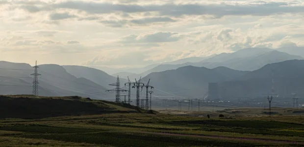 İrəvandan Tehrana təklif: “Daha bir elektrik xətti çəkək”