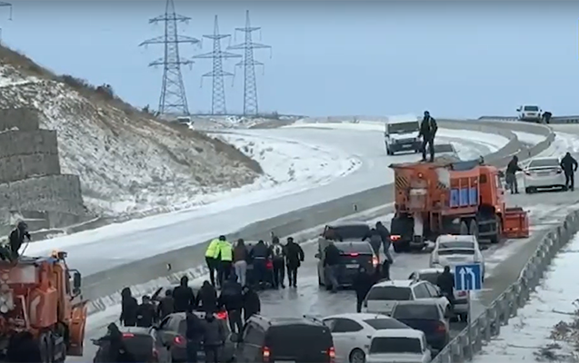 Bakı-Şamaxı yolunda qar hərəkəti iflic etdi – Video