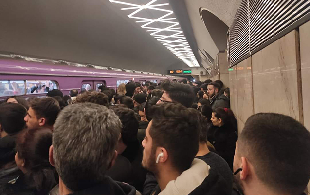 Metroda qadına qarşı əxlaqsız hərəkətlər etdi – Həbs olundu