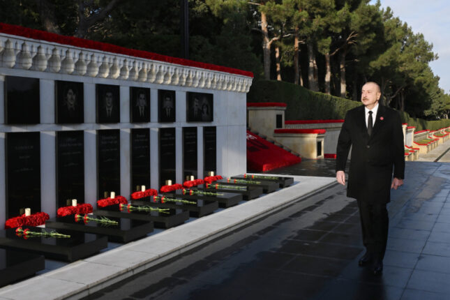 Prezident Şəhidlər xiyabanında – Fotolar,Video