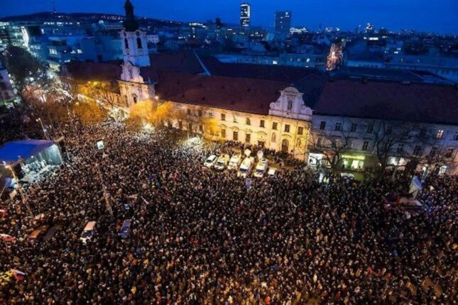 Slovakiyada etirazlar dalğası – 100 minə yaxın insan küçələrə axışdı