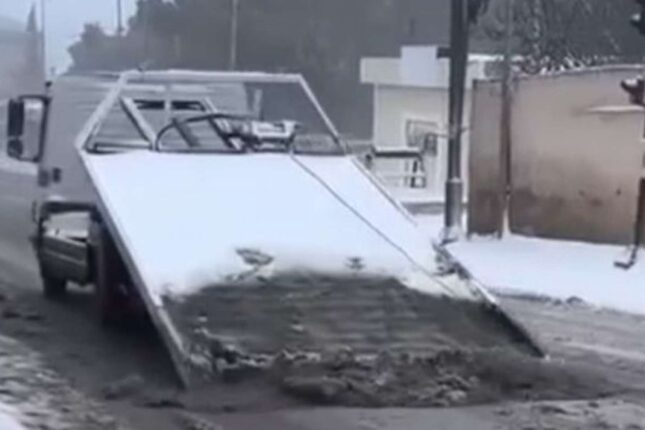 Bakıda yolu qardan bu üsulla təmizlədi – Video