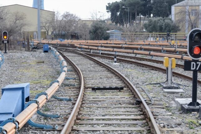 Dəmir yolunu müəyyən edilmiş yerlərdən kənar keçənlər cərimələnəcək