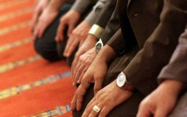 Məscidlərdə bayram namazı qılınıb