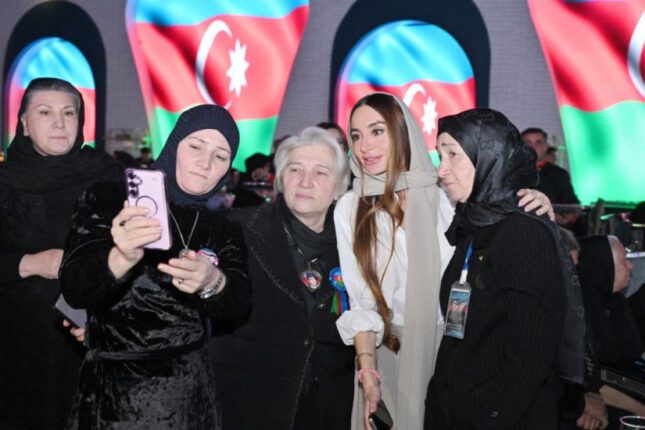 Arzu Əliyeva şəhid anaları ilə birgə iftar məclisində iştirak edib – FOTO