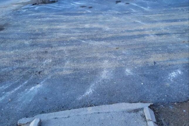 Xırdalanda səkilərin parkingə çevrilmsi sürətlə davam edir – Foto