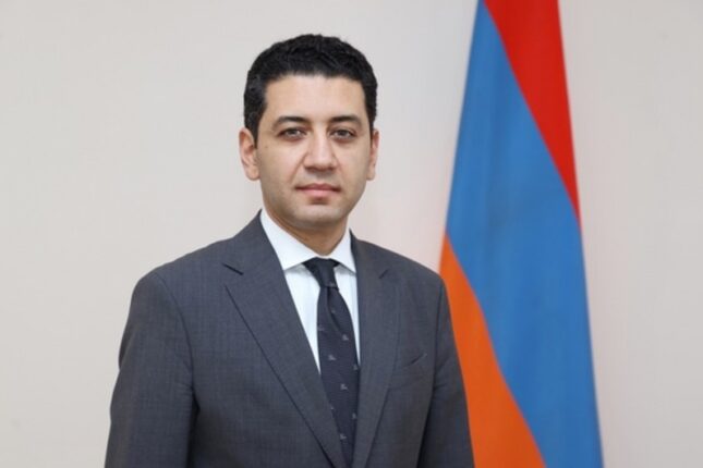 Tehranda mərəkə: Səfir təhqir olundu