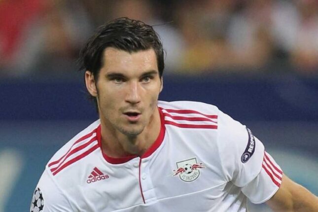 Tanınmış futbolçu faciəvi şəkildə öldü
