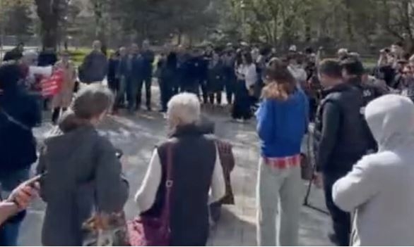Qırğızlar məmurların torpaqları ələ keçirməsinə etiraz edirlər