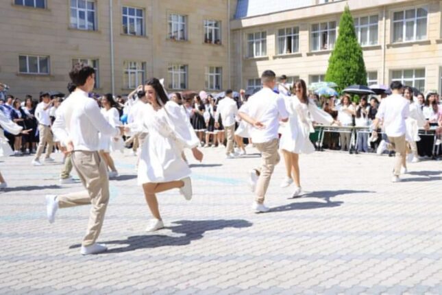 Azərbaycanda “Son zəng”lə bağlı sərt tələblər qoyuldu: Vals və müasir rəqslər qadağan edildi