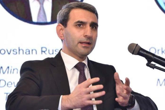 Rövşən Rüstəmov “Əməkdar həkim”i rəis vəzifəsindən azad etdi