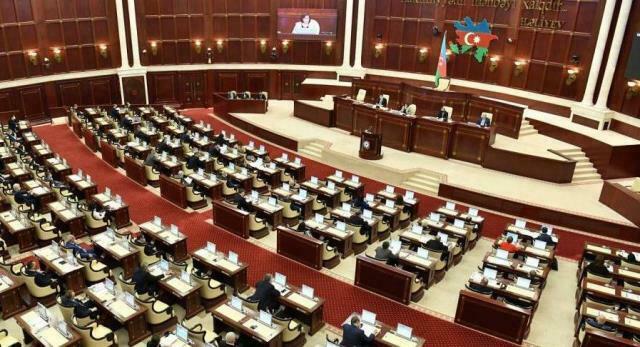 Bu şəxslər mediator ola bilməyəcəklər – SİYAHI