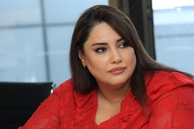 Aytən Səfərova: “Ərə gedir, 1 həftə sonra üzüyü barmağından çıxarır”