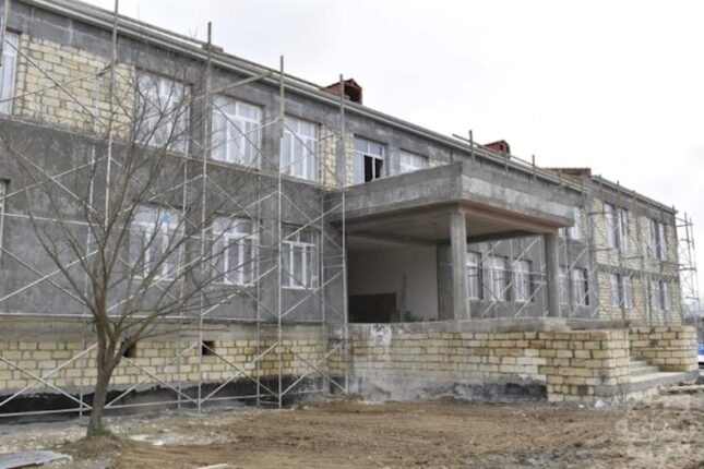 Nazirlik məktəbi tikib, sonra ekspertiza rəyi alır – Faktlar