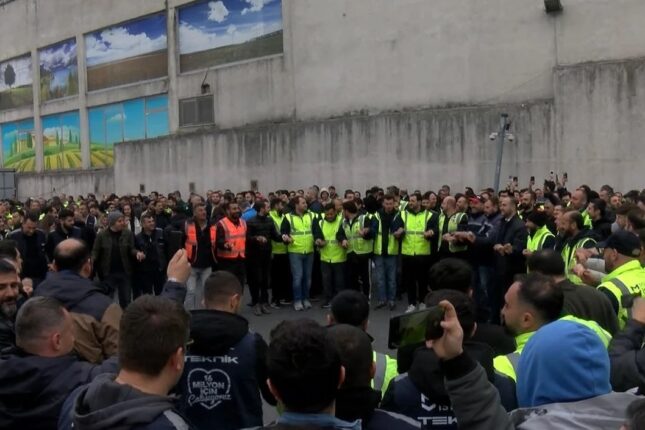 Metro işçiləri tətil etdi, küçələrə axışdı – Tələbləri…