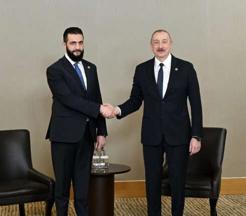 İlham Əliyev Suriyanın keçid dövrü Prezidenti ilə görüşdü – Fotolar