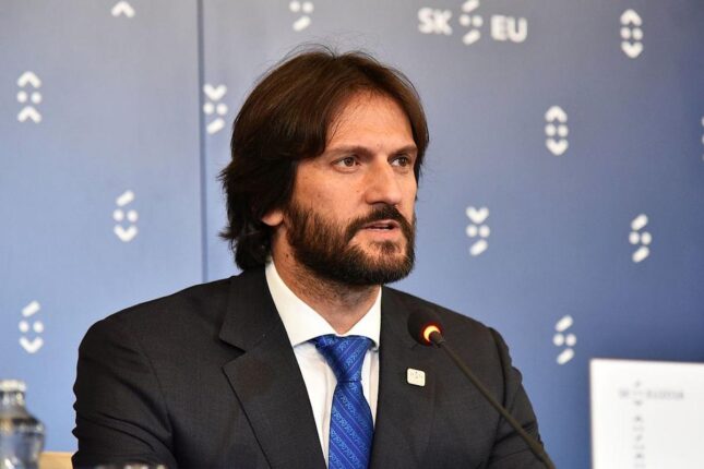Slovakiyalı nazir Ermənistanı işğalçı adlandırıb