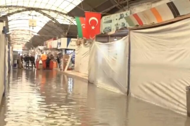 “Sədərək” ticarət mərkəzi su altında qaldı – VİDEO