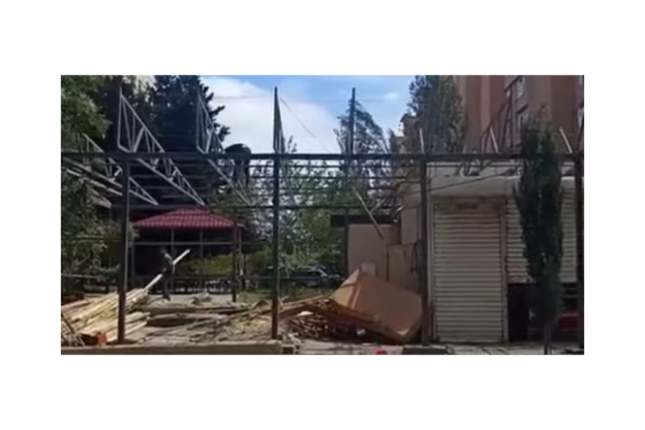 Suraxanıda qanunsuz tikili qalmaqal yaratdı-