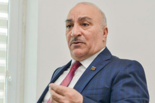 Tahir Kərimli: “Qadınların avtobus sürücüsü kimi çalışmalarını alqışlayıram”