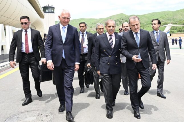 Şahbaz Şərifin təyyarəsi Laçın Beynəlxalq Hava Limanına enib