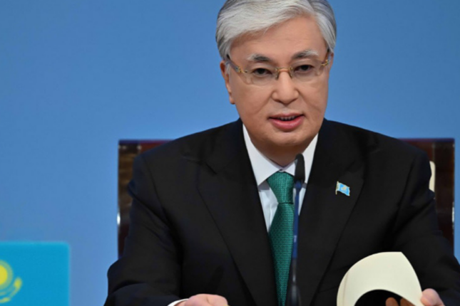Tokayev: Bəzi siyasətçilər çıxışlarını hazırlamaq üçün ChatGPT-dən istifadə edirlər