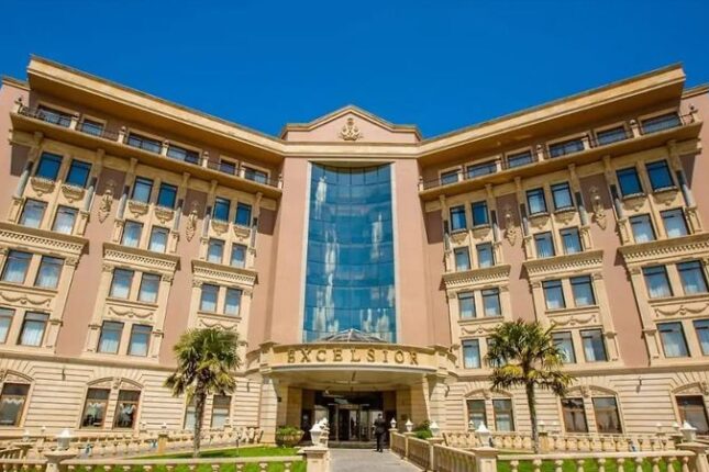 “Excelsior Hotel”də baş direktorla menecer arasında nə baş verir?