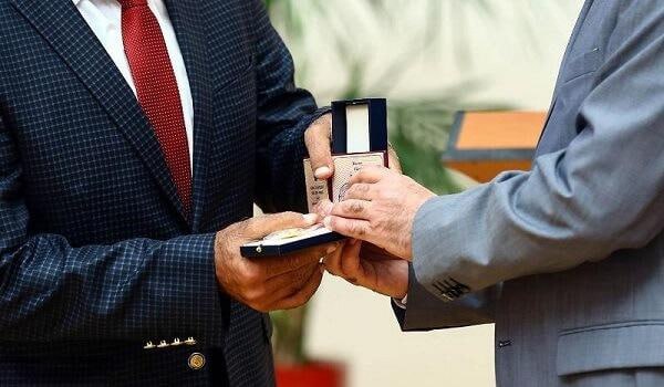 Fəxri adlara görə təqaüdün məbləği artırılır