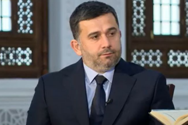 “Şəhidlər” məscidinin imamına qarşı “iPhone” dələduzluğu