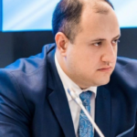 akopyan-pasinyan-muharibeden-once-eliyeve-uduzmusdu