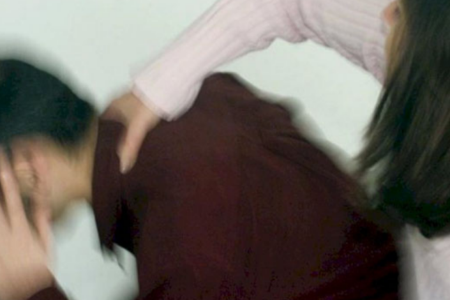 Arvadının onu döydüyünü deyərək polisə müraciət etdi