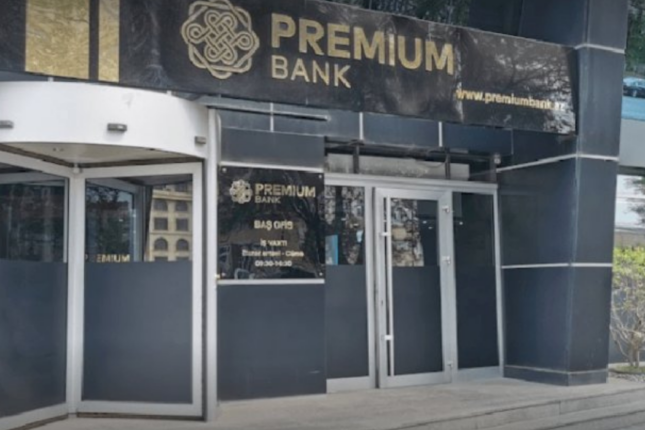 Məhkəmə “Premium Bank”ın sabiq filial müdiri ilə bağlı qərar çıxardı