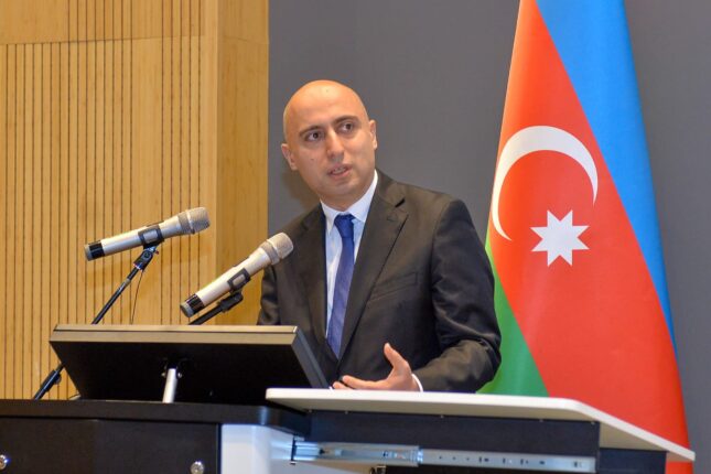 Nazir kimya müəllimlərinin narazılığına münasibət BİLDİRİB