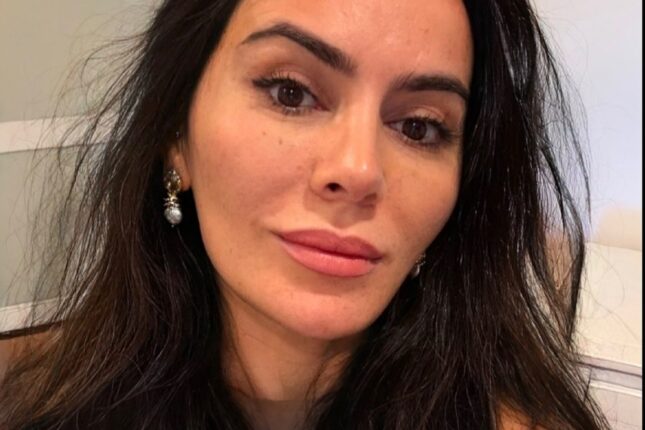 Qənirə Ataşova həmin həkimdən yazdı: “Cərrahi əməliyyat otağı şou yeri deyil, tezliklə açıqlama olacaq”