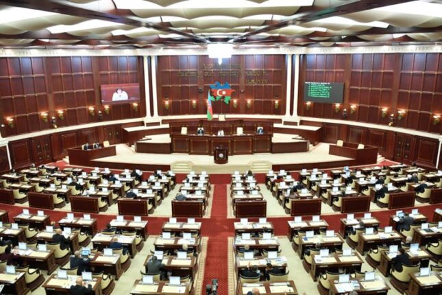 Deputatlar tətilə buraxıldı