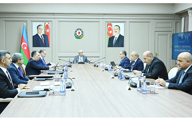 Əli Əsədov nazirlərin məruzəsini dinlədi – FOTO