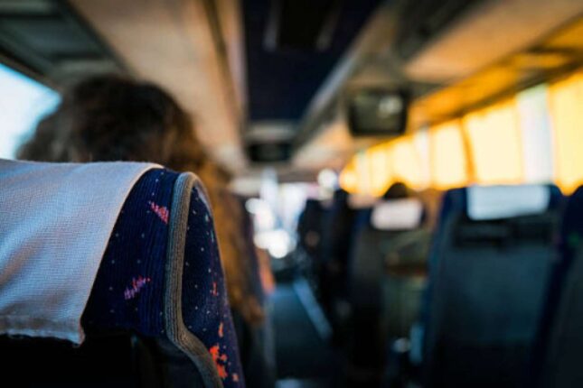 Bu şəhərdən Kəlbəcər və Ağdərəyə avtobus reysləri açılır