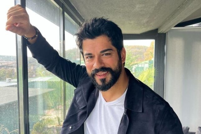 Burak Özçivit Bodruma 5 lüks avtomobilini də aparıb – FOTO