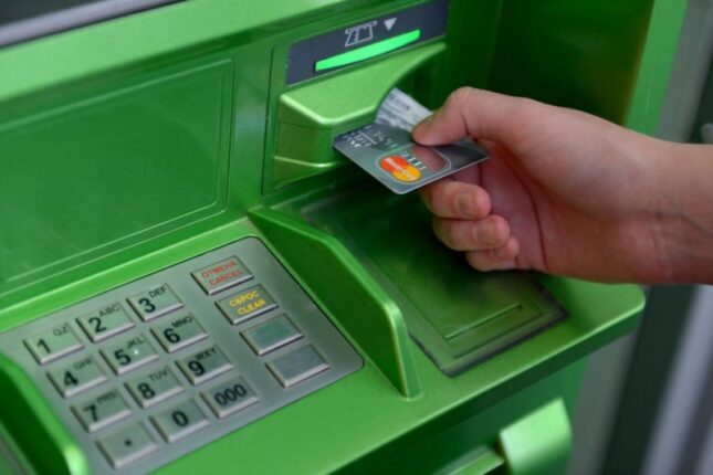 Bank kartlarından oğurluq edən şəxslər saxlanıldı