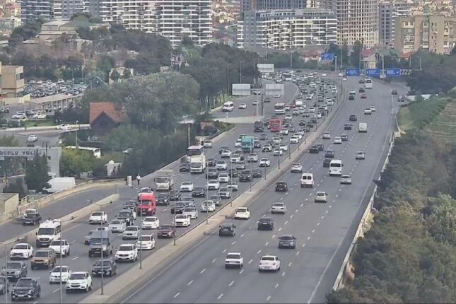 Bakının bir sıra yollarında sıxlıq var