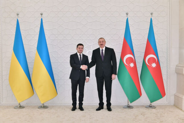 Prezident İlham Əliyev Zelenskini təbrik edib