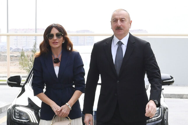 İlham Əliyev Kəlbəcər şəhərində 3-cü yaşayış kompleksinin təməlini qoyub