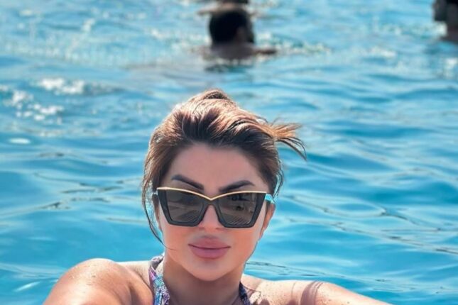 Müğənni Nüşabə Musayeva hovuzda belə dincəldi – Fotolar