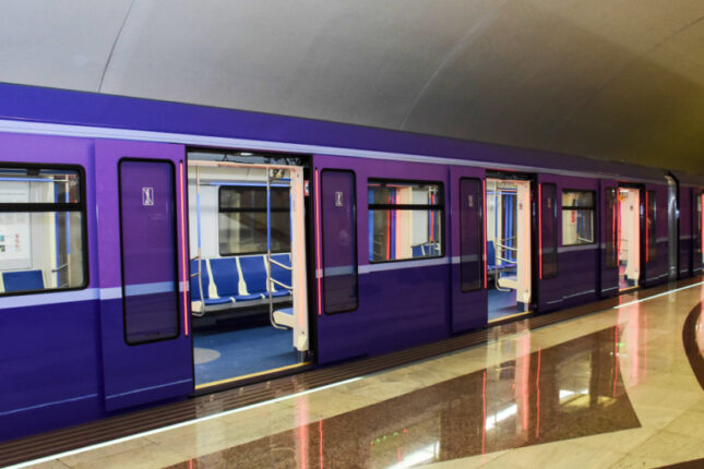 Bakı metrosunda körpə doğuldu