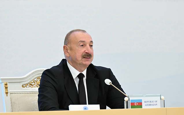 İlham Əliyevə “Axaltəkə” atı hədiyyə edildi