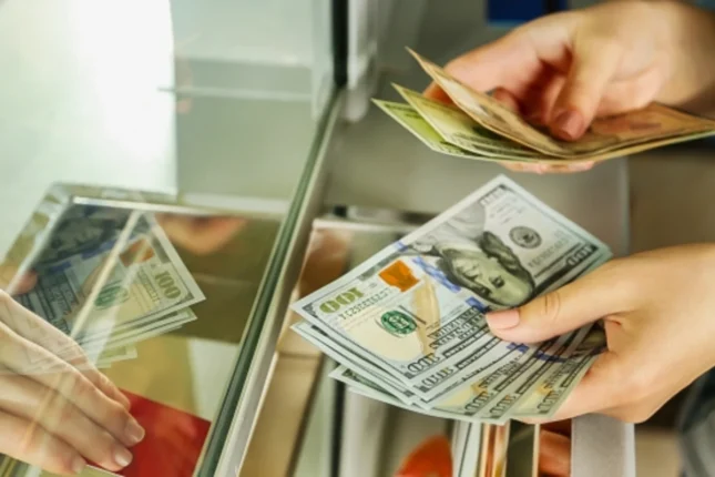 XƏBƏRDARLIQ: Banklardan köhnə və çirkli dollar alanlar ziyana düşür — Ətraflı